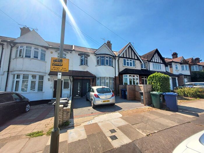 2 Bedroom Flat To Rent In Golders Rise, London, NW4