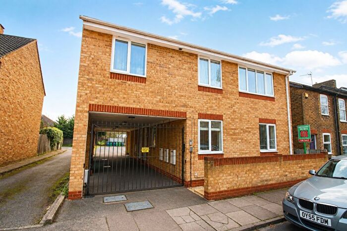 2 Bedroom Flat To Rent In Langley Road, Staines-Upon-Thames, TW18