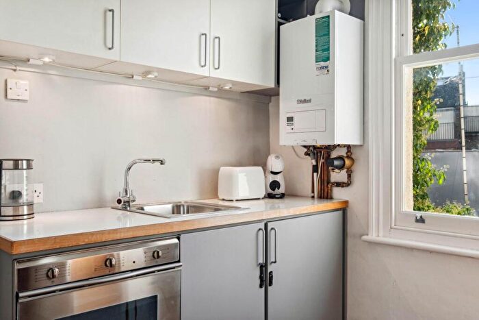 1 Bedroom Flat For Sale In Marjorie Grove, Battersea, SW11