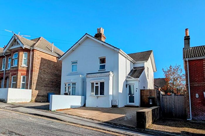 3 Bedroom Semi-Detached House For Sale In Mansfield Road, Poole, BH14
