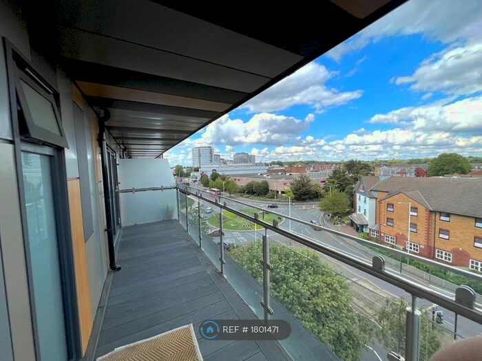 1 Bedroom Flat To Rent In Mercury Gardens, Romford, RM1