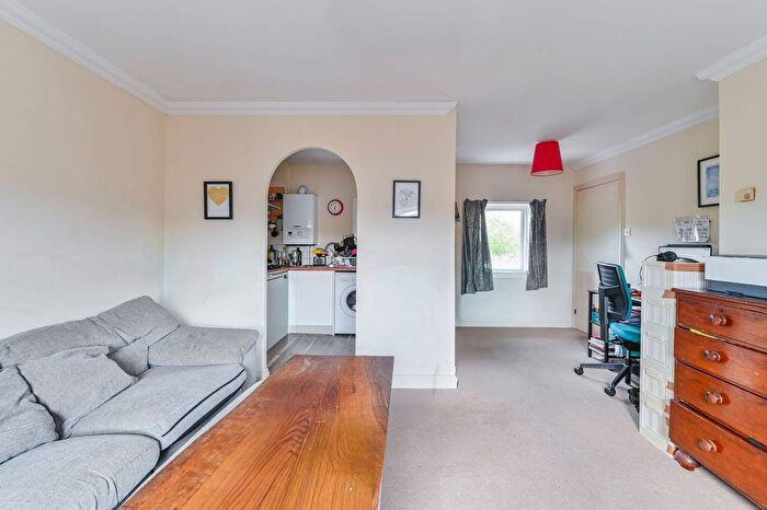 1 Bedroom Flat To Rent In Salisbury Place, Oval, London, SW9