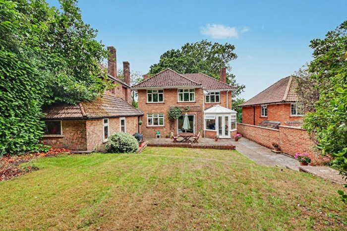 4 Bedroom Detached House For Sale In Chalk Hill, West End, SO18