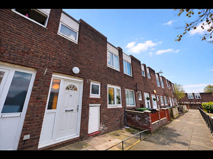 3 Bedroom Terraced House For Sale In Everglade Strand, Leighton Everglade Strand, NW9