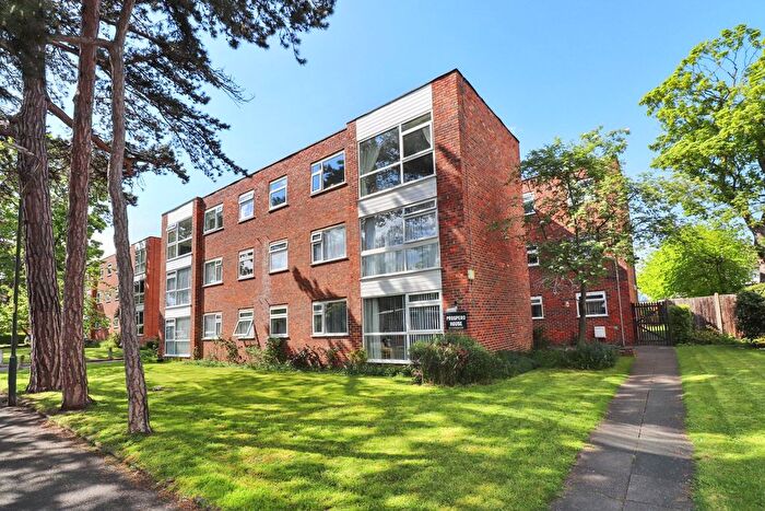 2 Bedroom Flat For Sale In Essenden Road, Belvedere, DA17