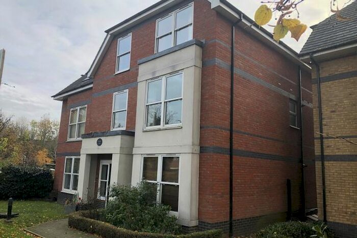 2 Bedroom Flat To Rent In Chapter Court, Egham, TW20