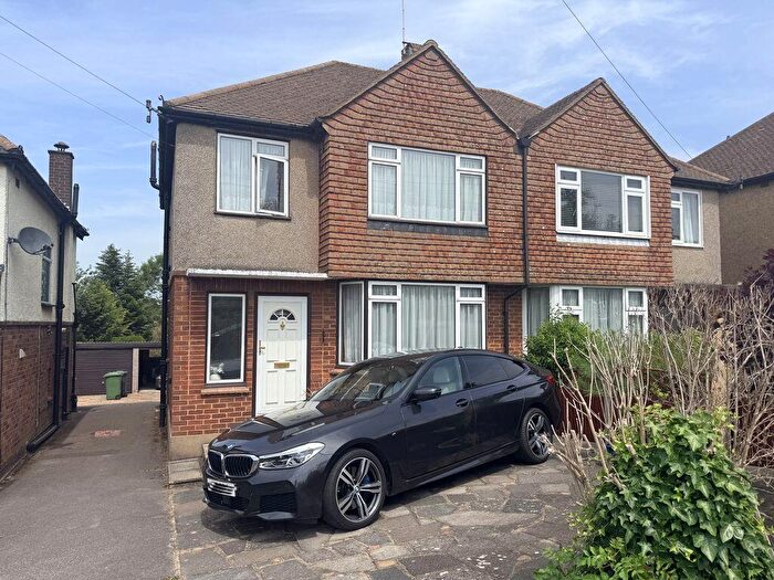 3 Bedroom House For Sale In Wroxham Gardens, Potters Bar, EN6