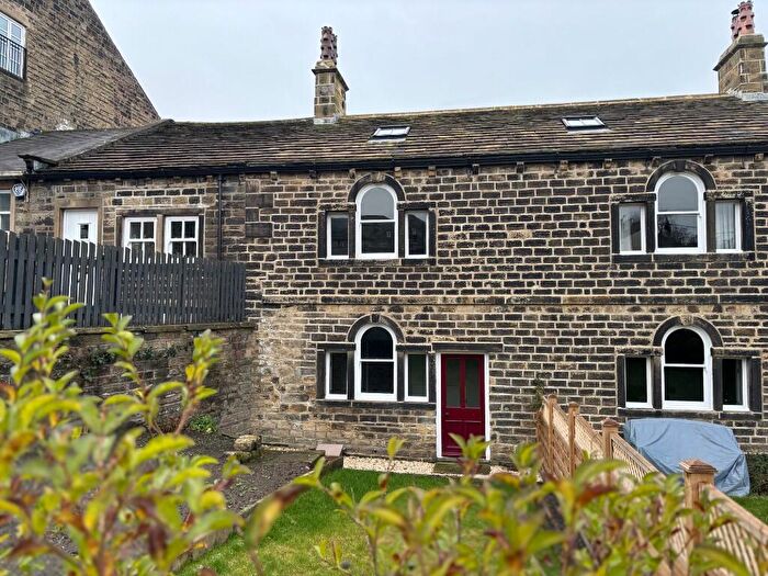 3 Bedroom Cottage For Sale In Spring Mill House, Trinity Drive, BD15