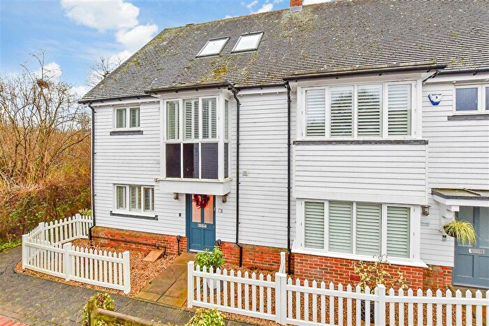 5 Bedroom Semi-Detached House For Sale In Shoesmith Lane, Kings Hill, West Malling, Kent, ME19