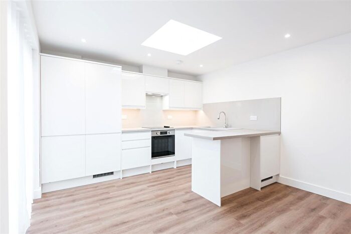 1 Bedroom Property To Rent In Chaldon Road, Caterham, CR3