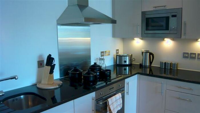 2 Bedroom Apartment To Rent In One Brewery Wharf City Centre, Leeds, LS10