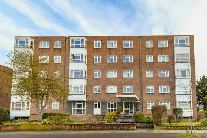 Flat To Rent In Adelaide Road, Surbiton, KT6