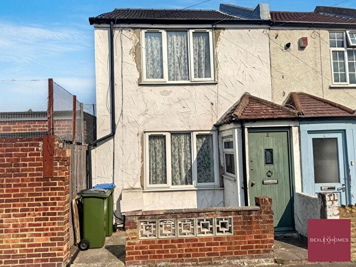 3 Bedroom End Terrace House To Rent In Sutcliffe Road, London, SE18