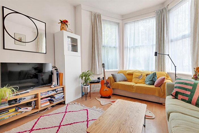 2 Bedroom Flat To Rent In Chichele Road, London, NW2