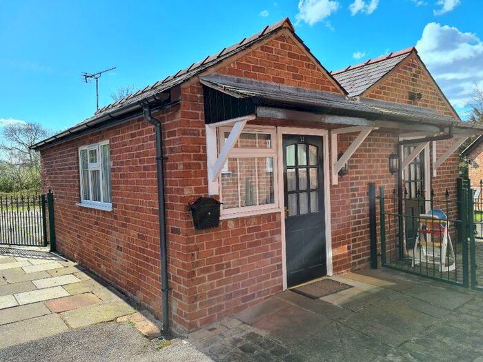 1 Bedroom Character Property For Sale In Warrington Road, Northwich - Ideal Development Project - Detached Property, CW8