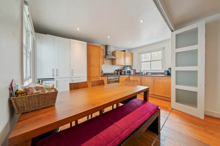 3 Bedroom Flat To Rent In Laystall Street, London, EC1R