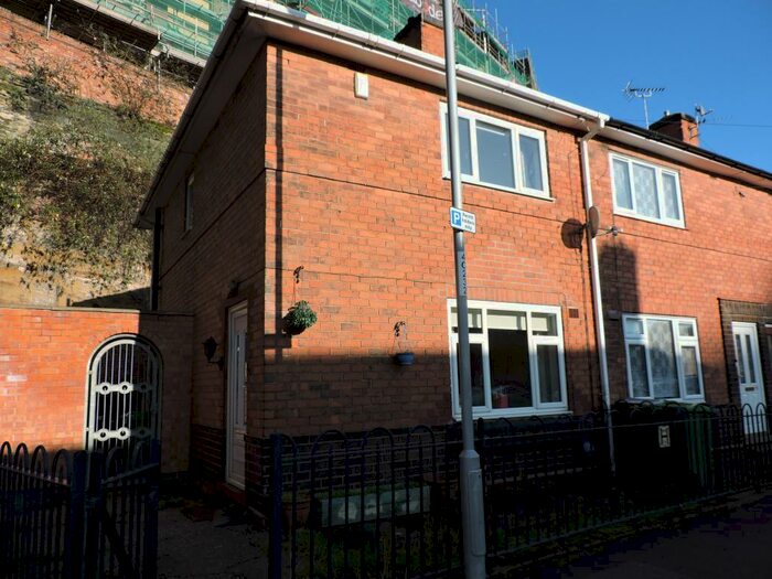 2 Bedroom Terraced House To Rent In Cliff Road, City Centre, Nottingham, NG1