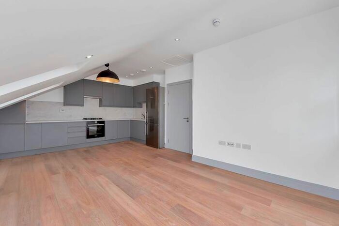 1 Bedroom Flat To Rent In Castlebar Road, Ealing, London, W5