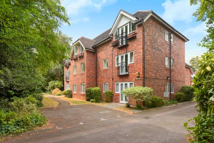 2 Bedroom Flat To Rent In Victoria Court, Headington OX3