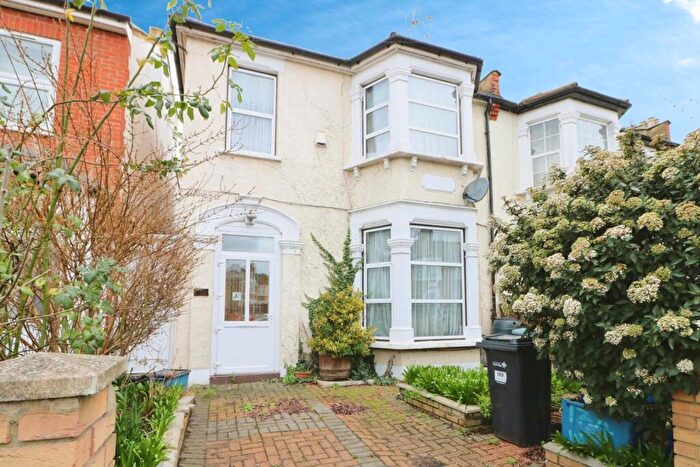 3 Bedroom End Of Terrace House For Sale In Wanstead Park Road, Ilford, IG1