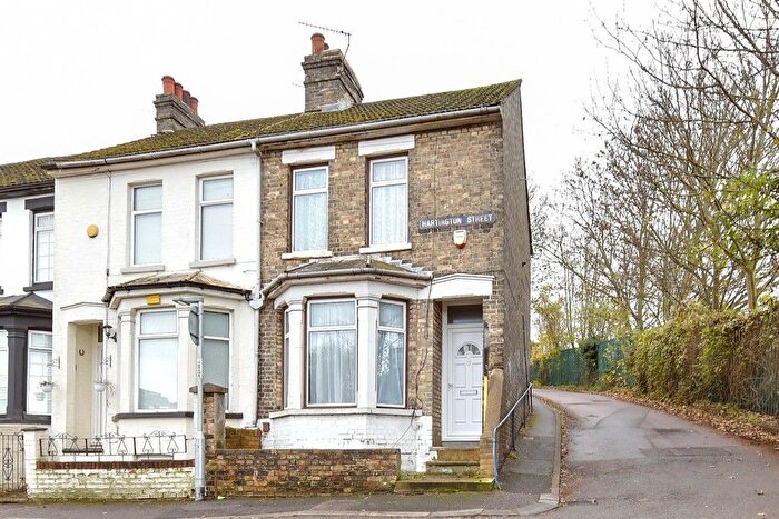 3 Bedroom End Terrace House For Sale In Hartington Street, Chatham, Kent, ME4