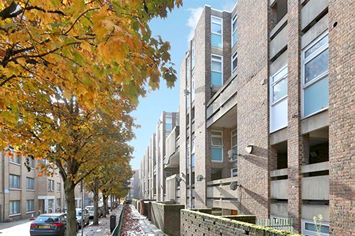 Flat To Rent In Blythendale House, Mansford Street, London, E2