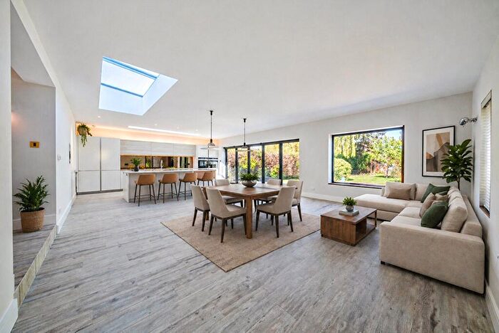 4 Bedroom House To Rent In East Lane, West Horsley, KT24