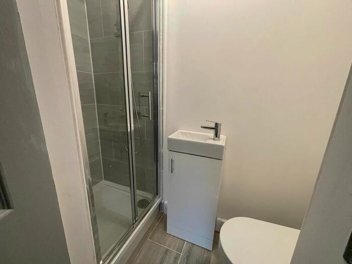 Studio To Rent In The Circle, London, NW2