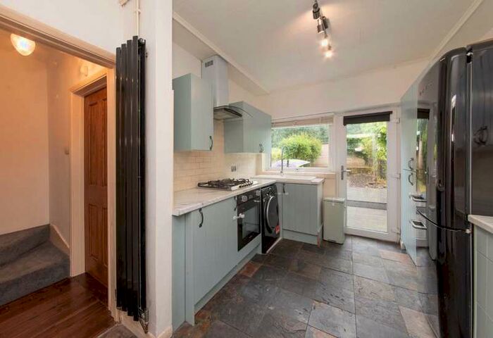 2 Bedroom Terraced House To Rent In Long Lane, Finchley, London, N3