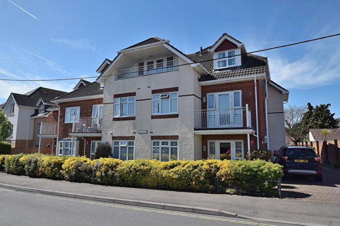 1 Bedroom Flat For Sale In Whitefield Road, New Milton, Hampshire., BH25