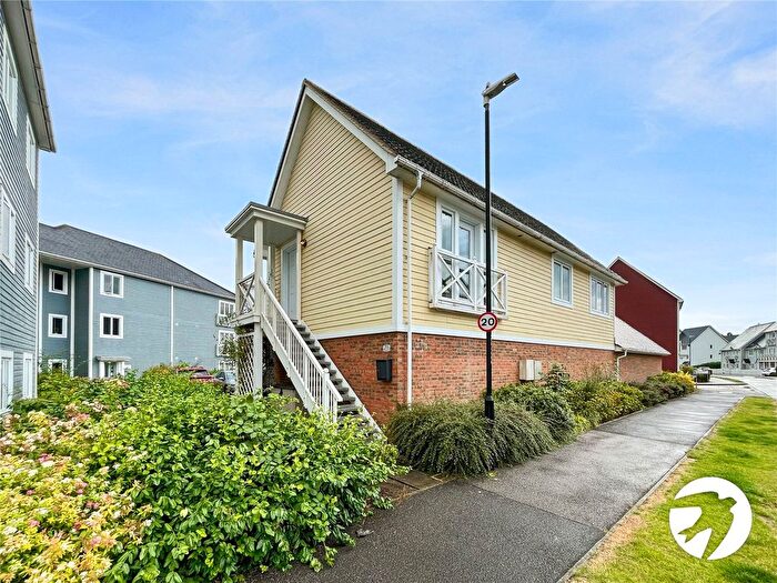 2 Bedroom Flat To Rent In Poynder Drive, Snodland, Kent, ME6