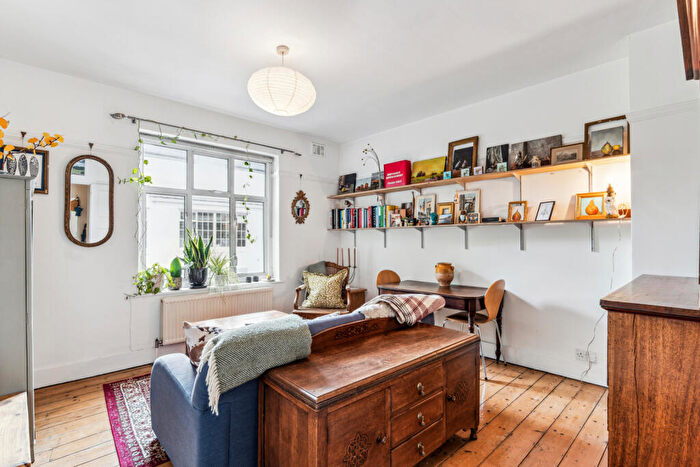 1 Bedroom Flat To Rent In Parkway, Camden, NW1