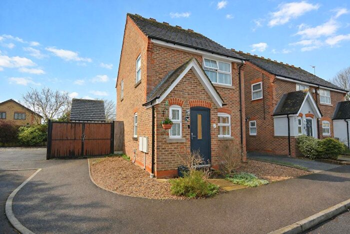 3 Bedroom Detached House For Sale In The Wickets, Ashford, TW15