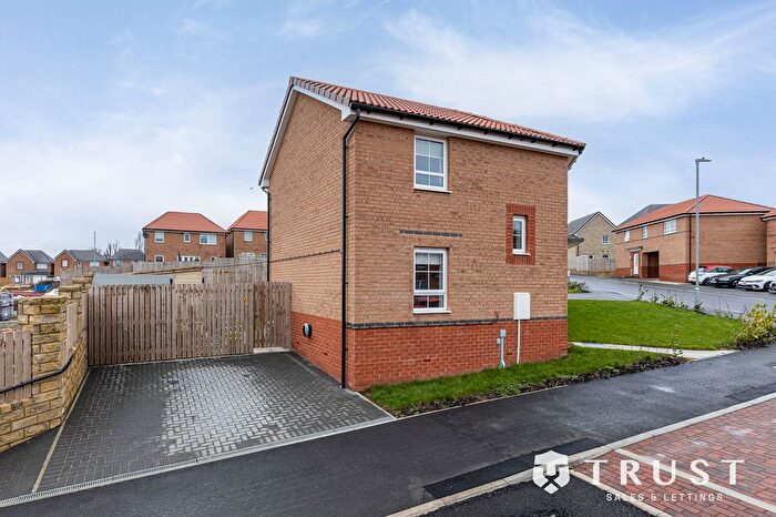 3 Bedroom Detached House For Sale In Hawfinch Way, Dewsbury, WF12