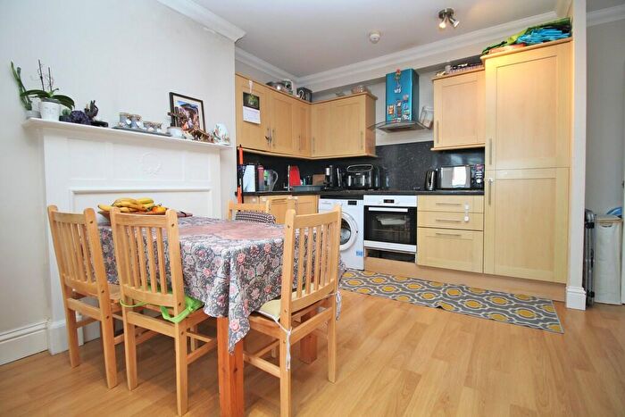 2 Bedroom Apartment For Sale In Somerhill Road, Hove, BN3
