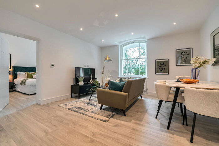 2 Bedroom Character Property For Sale In Woodside Avenue, Woodside Park, N12