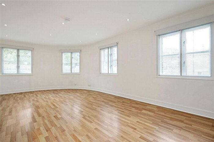 2 Bedroom Flat For Sale In Dove Road, London, N1