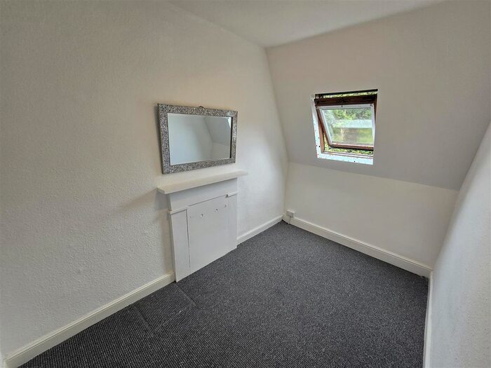 1 Bedroom Flat To Rent In Portland Crescent, Manchester, M13