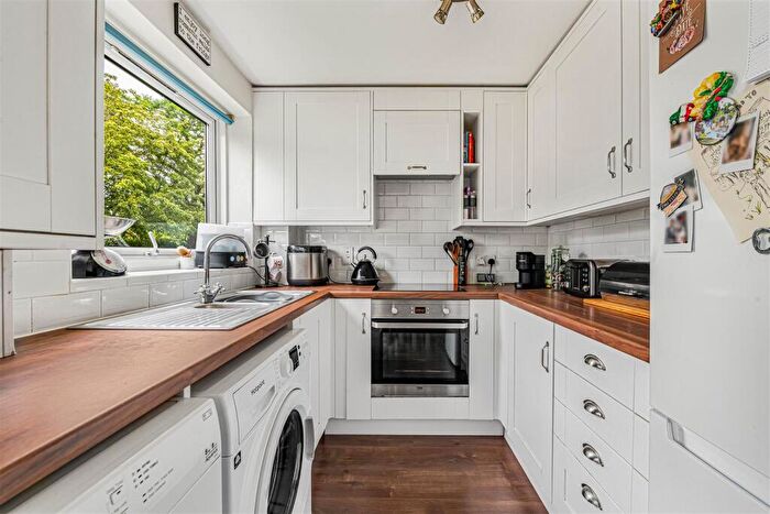 2 Bedroom Maisonette For Sale In Upton Dene, Sutton, SM2