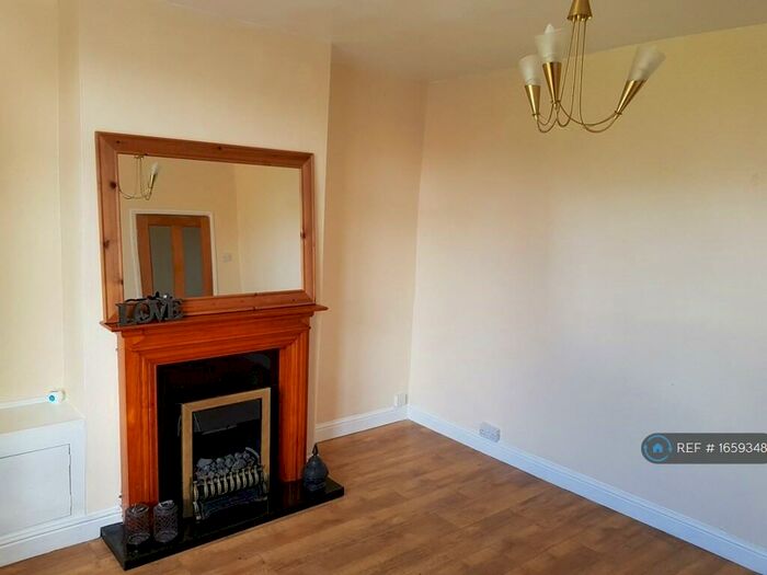 3 Bedroom Semi-Detached House To Rent In The Acres, Chesterfield, S45