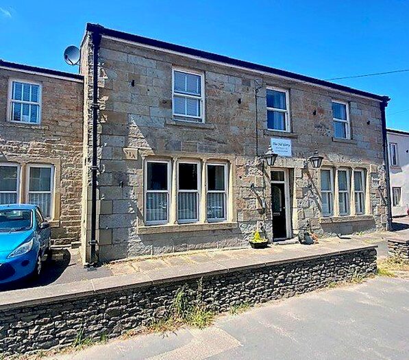 2 Bedroom Flat To Rent In Burnley Road, Loveclough, Rossendale, Lancashire, BB4