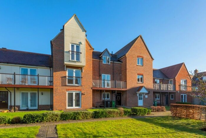 3 Bedroom Flat To Rent In Marina Way, Abingdon, OX14