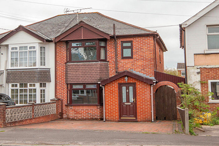 3 Bedroom Semi-Detached House To Rent In Totton, SO40