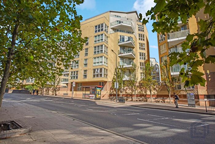 2 Bedroom Flat For Sale In Heligan House Square, London, SE16