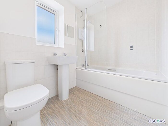 3 Bedroom Terraced House For Sale In Stable Way, Kingswood, HU7