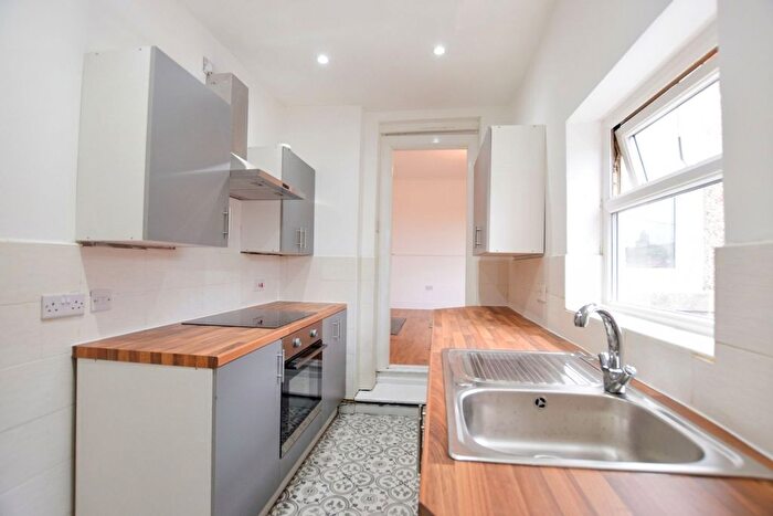 3 Bedroom Flat To Rent In Bensham Crescent, Gateshead, NE8