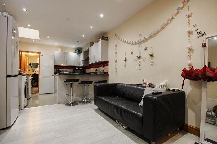 6 Bedroom House To Rent In Tiverton Road, Birmingham, West Midlands, B29