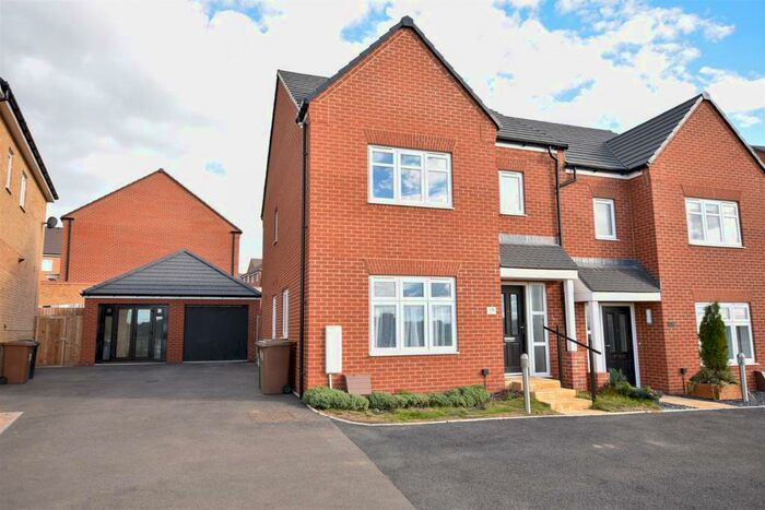 3 Bedroom Semi-Detached House To Rent In Deeley Close, Wellingborough, NN8