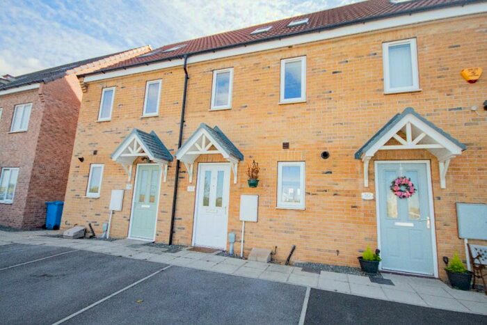 3 Bedroom Terraced House To Rent In Chartwell Gardens, Hull, East Riding Of Yorkshire, HU7
