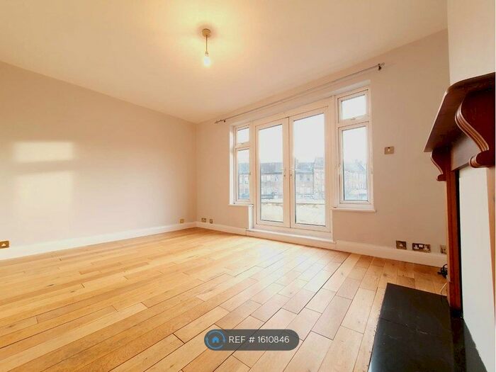 3 Bedroom Flat To Rent In Croydon Road, Croydon, London, CR0